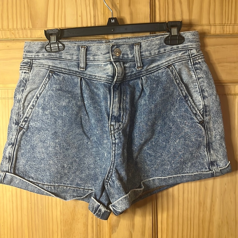 *LAST CHANCE! Donating 4/7* American Eagle Shorts